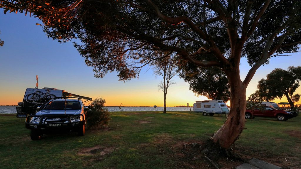 Swan Hill Camping & Holiday Park Accommodation | Lake Boga